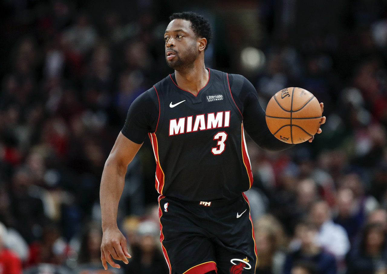 哈哈体育-2009年的今天：韦德30投17中&amp;罚球15中14 爆砍50分5板5助